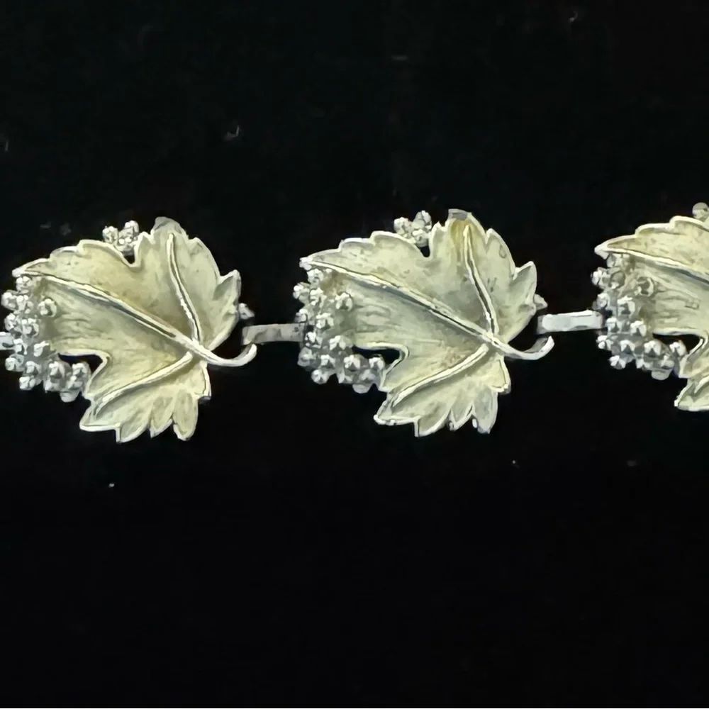 Elegant Silver / White Enamal Leaf Bracelet - Picture 3 of 11